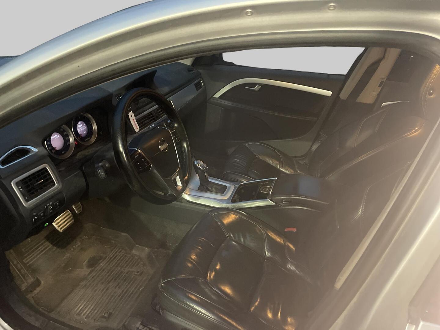 VOLVO V70 2013