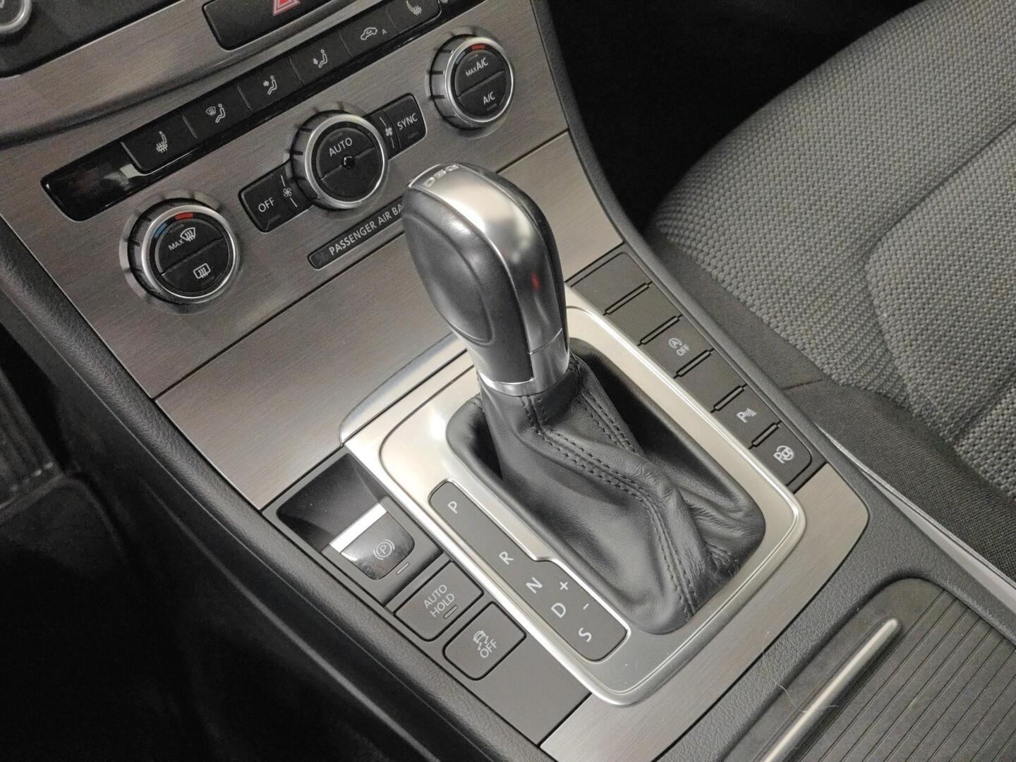 VOLKSWAGEN Passat 2013