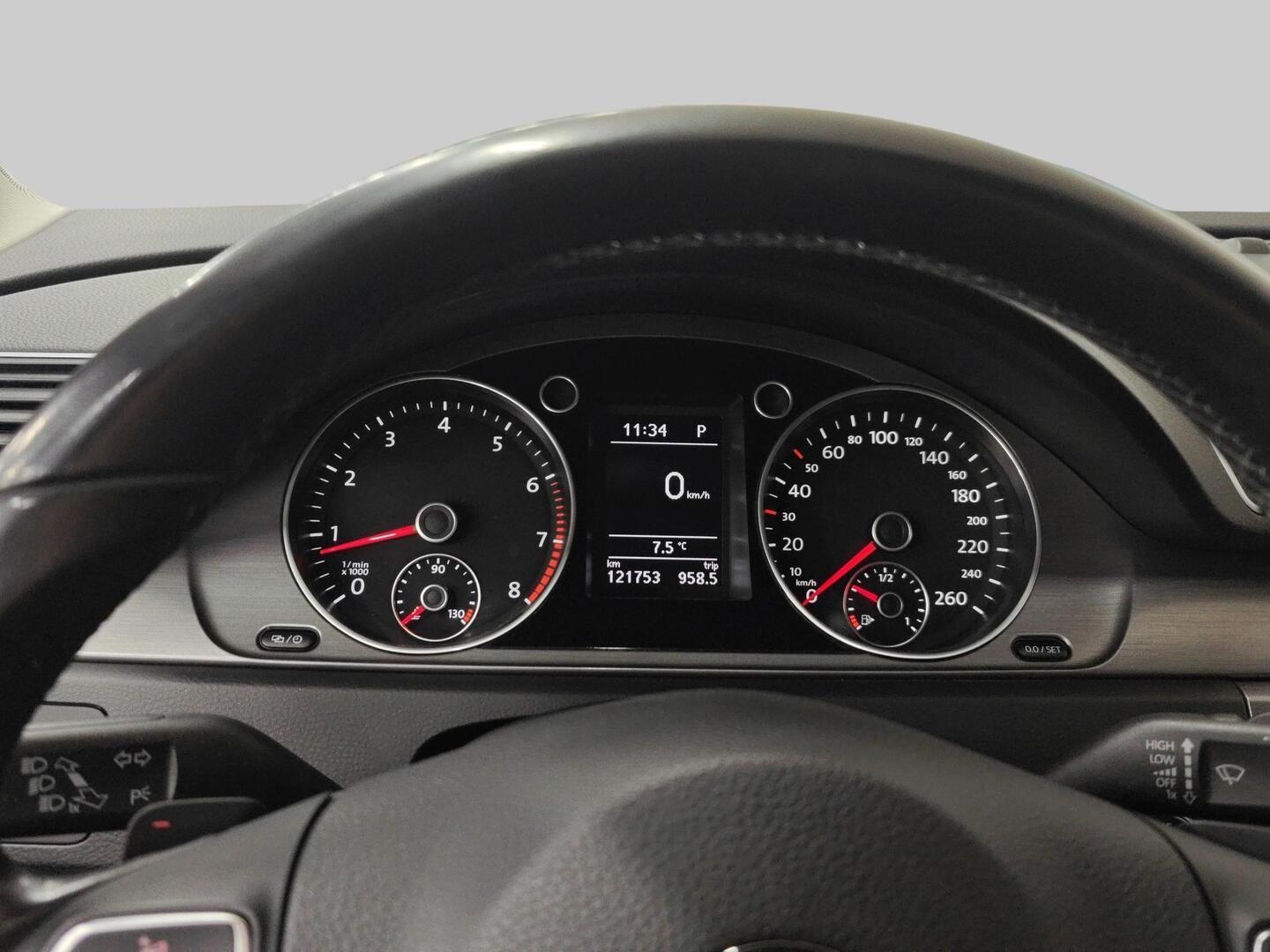 VOLKSWAGEN Passat 2013