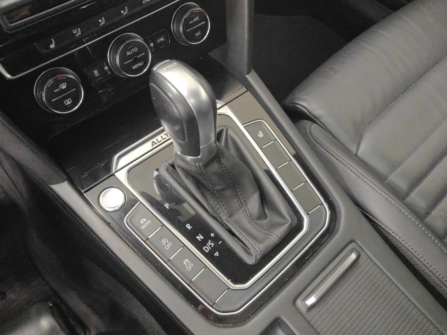 VOLKSWAGEN Passat 2017