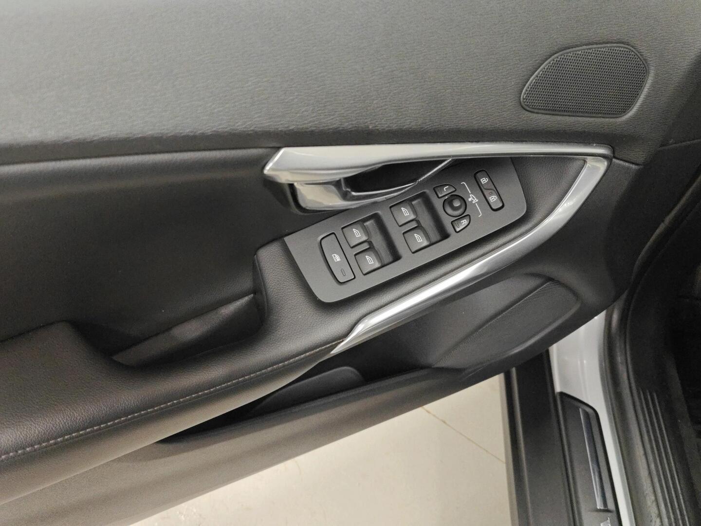 VOLVO V40 Cross Country 2016