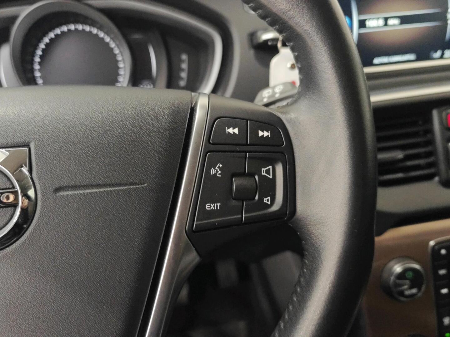 VOLVO V40 Cross Country 2016