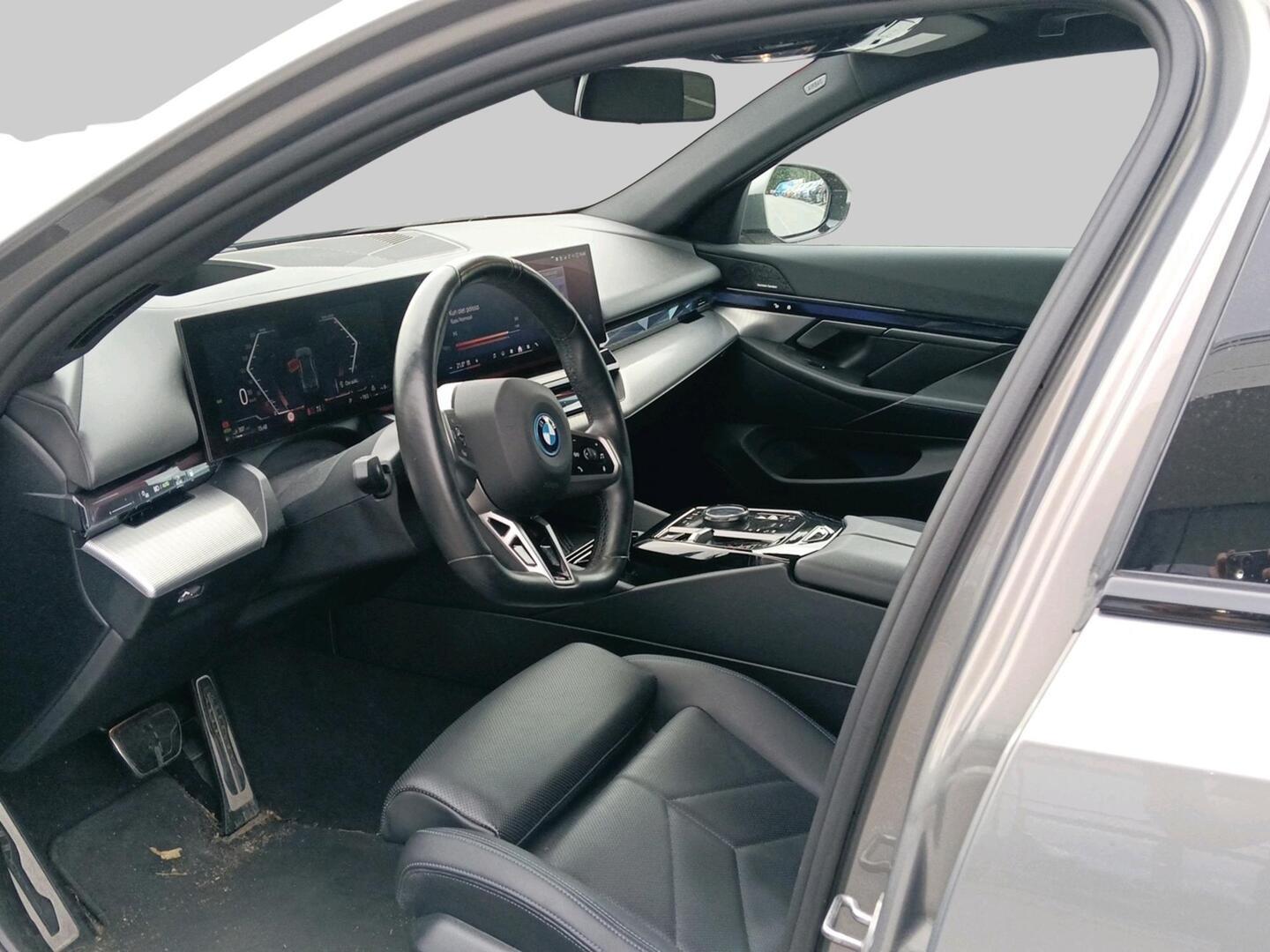 BMW 550 2024