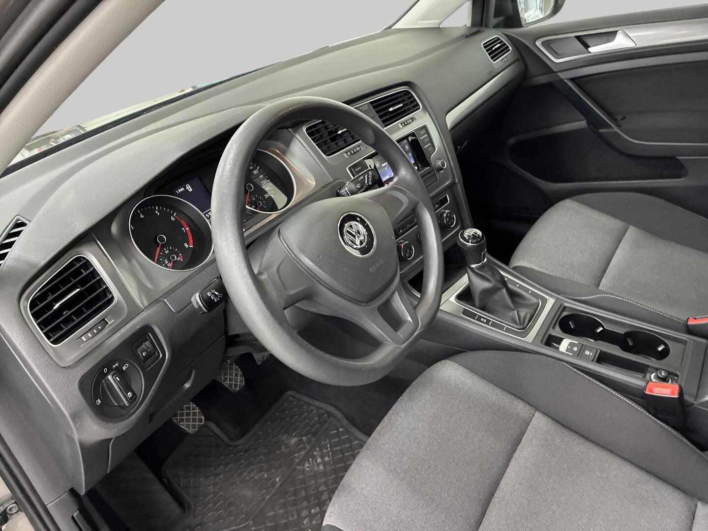 VOLKSWAGEN Golf 2016