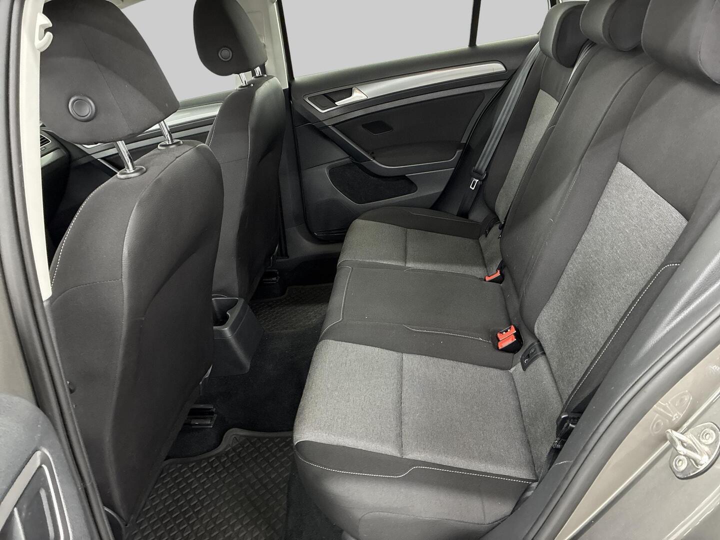 VOLKSWAGEN Golf 2016