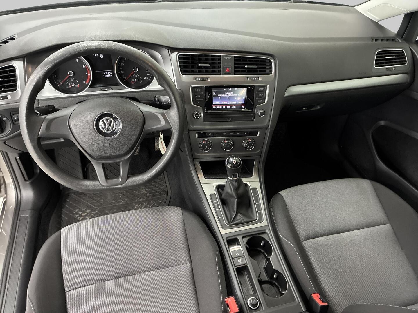 VOLKSWAGEN Golf 2016