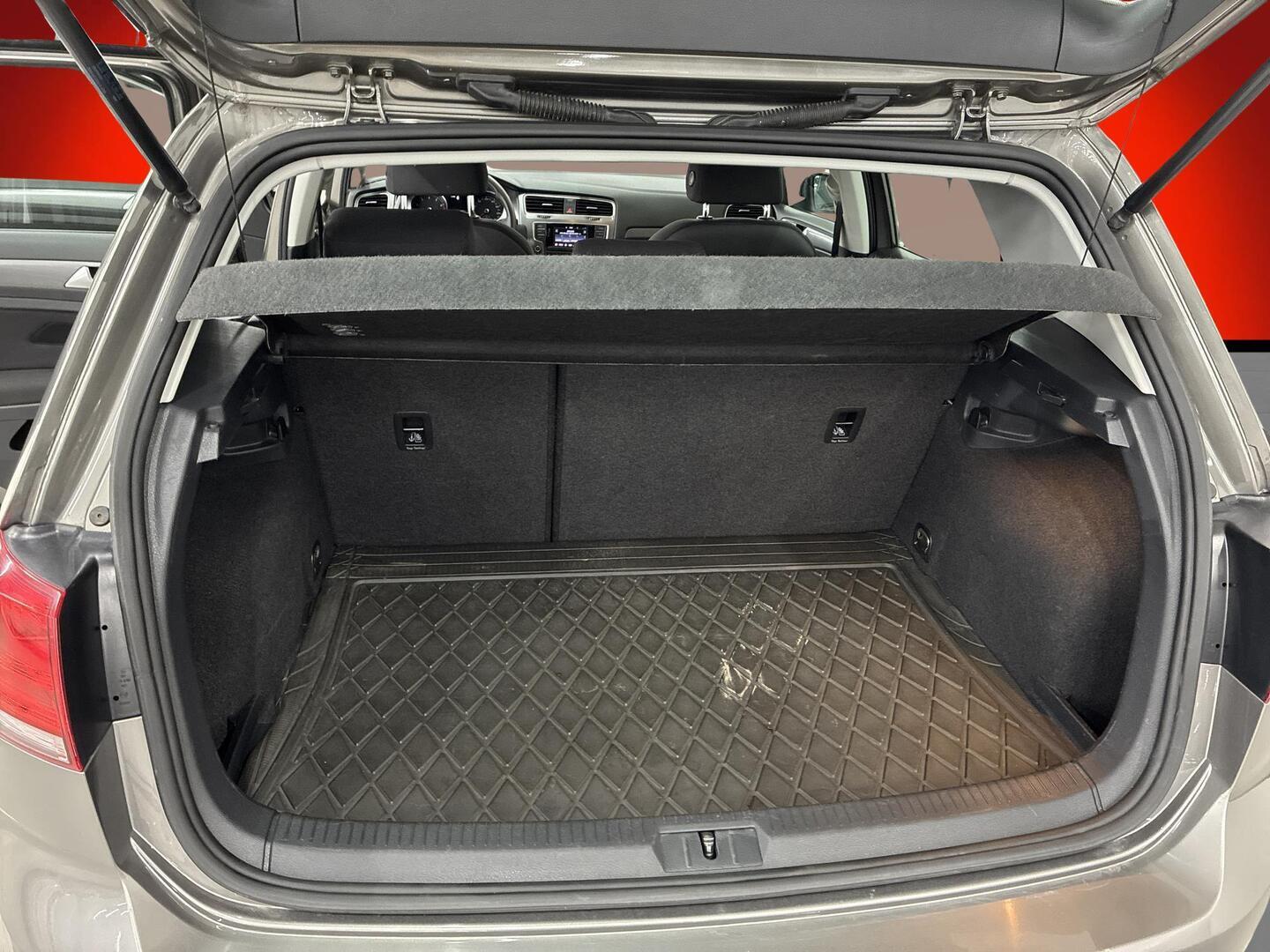 VOLKSWAGEN Golf 2016
