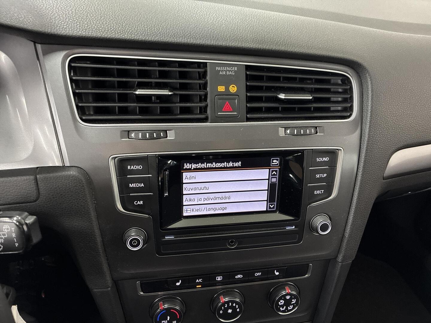 VOLKSWAGEN Golf 2016