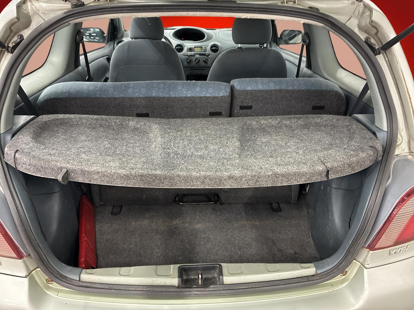 TOYOTA Yaris 2001