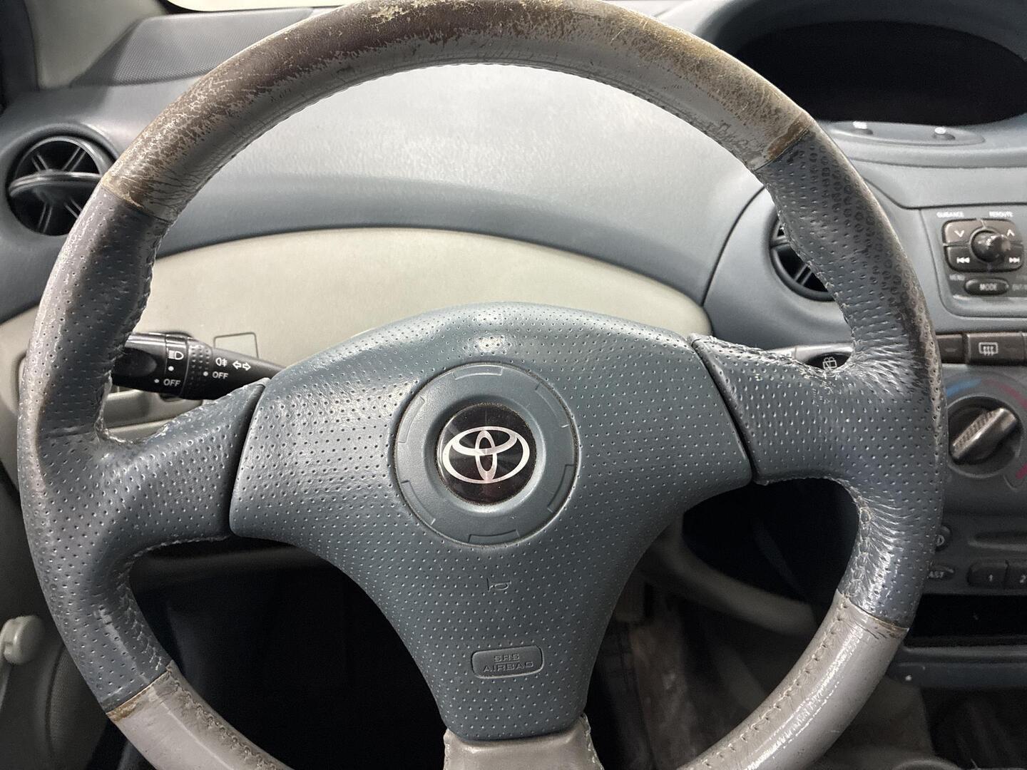 TOYOTA Yaris 2001
