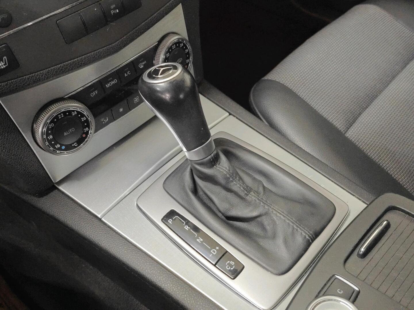 MERCEDES-BENZ C 2009