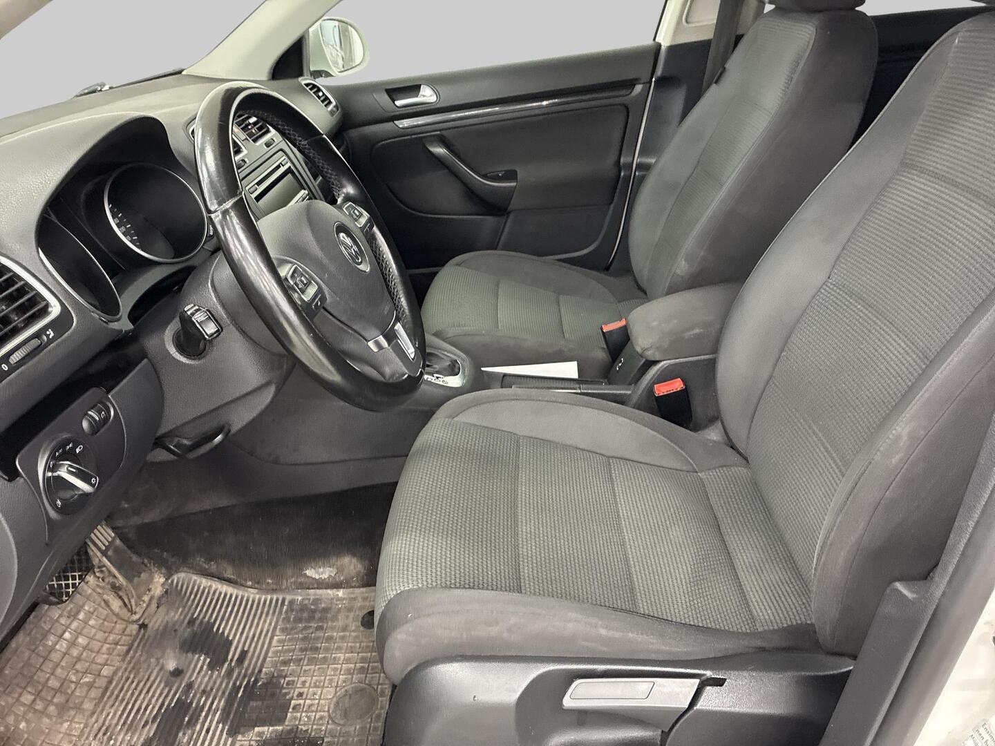 VOLKSWAGEN Golf 2010