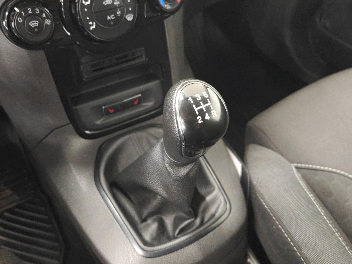 FORD Fiesta Van 2016