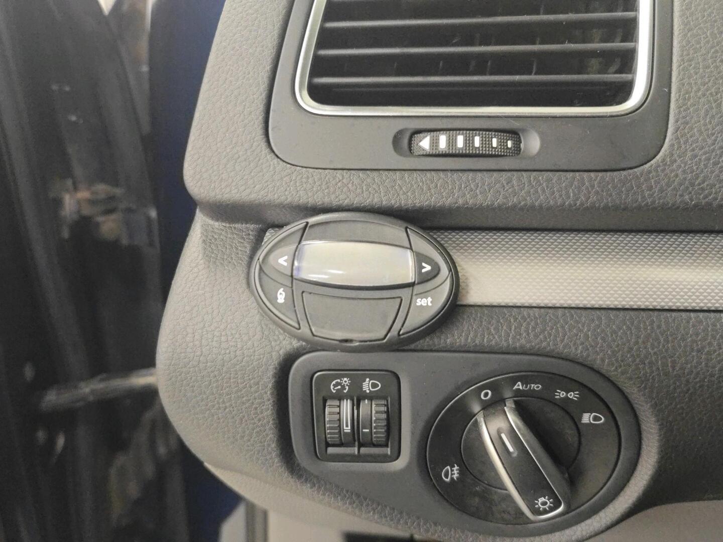 VOLKSWAGEN Sharan 2010