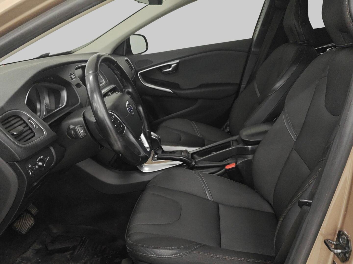 VOLVO V40 Cross Country 2013