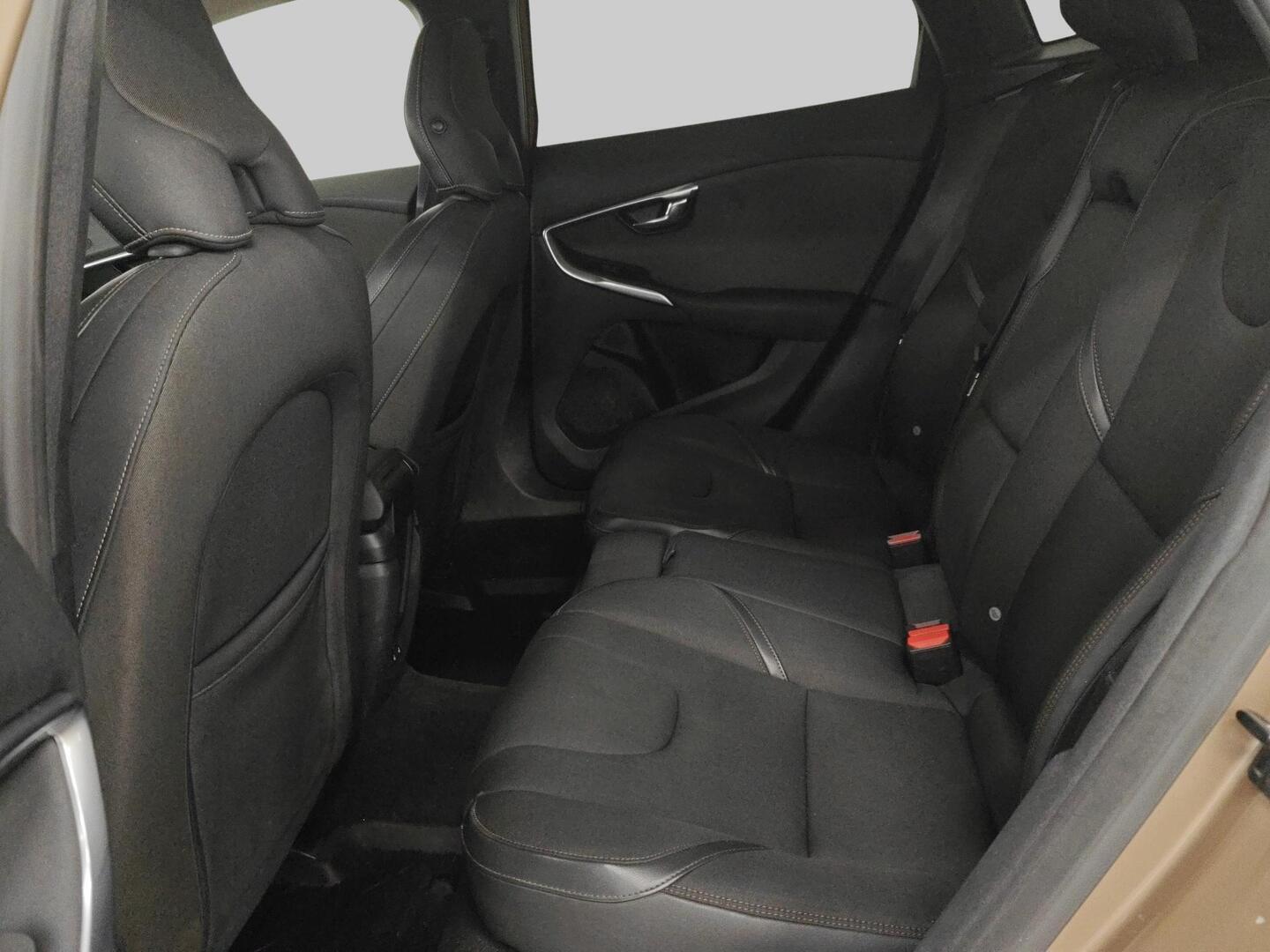 VOLVO V40 Cross Country 2013