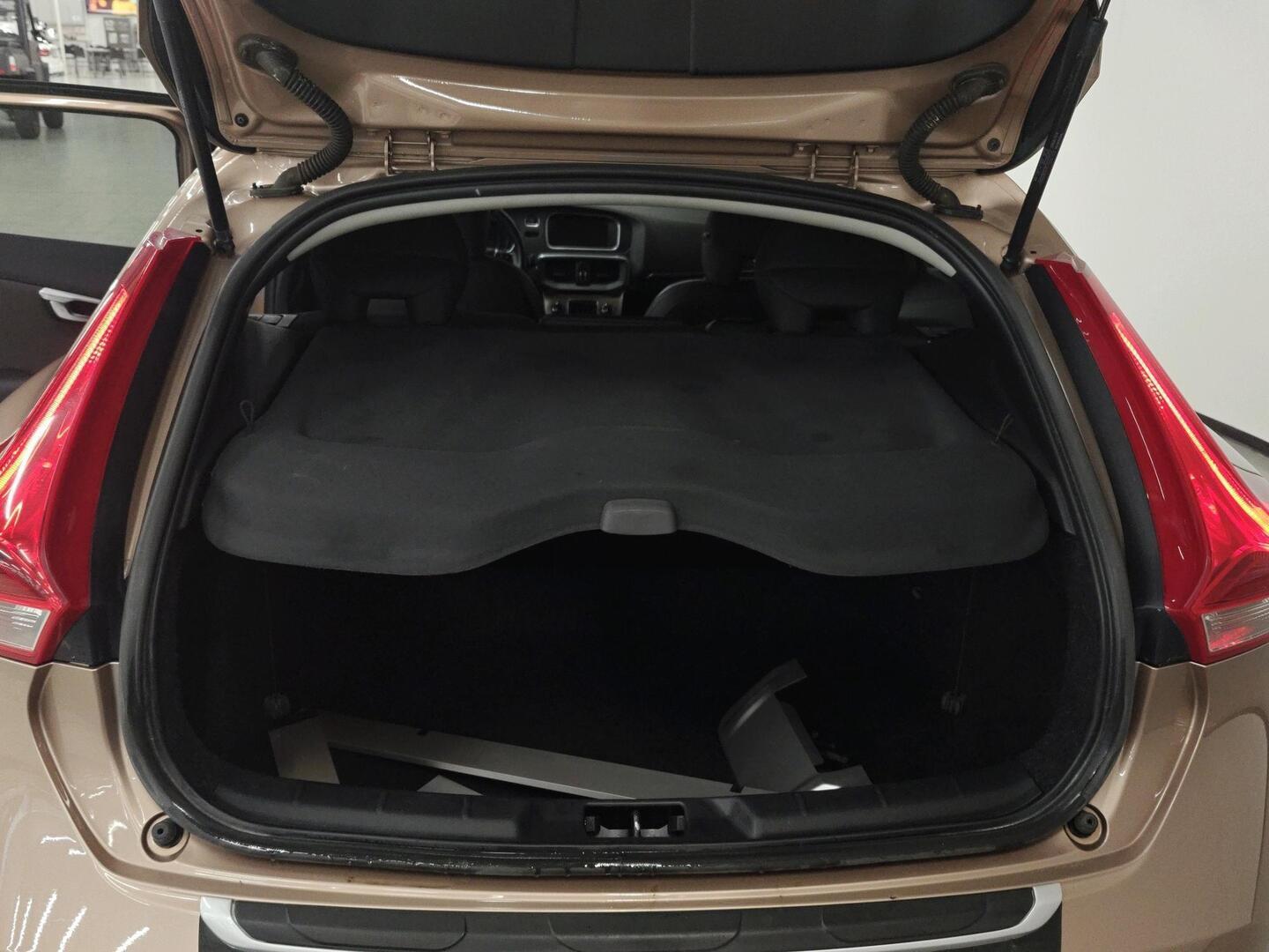 VOLVO V40 Cross Country 2013