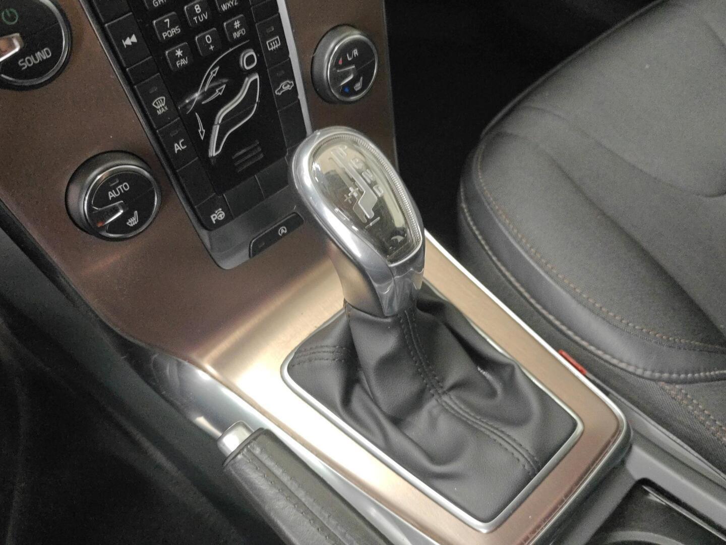 VOLVO V40 Cross Country 2013