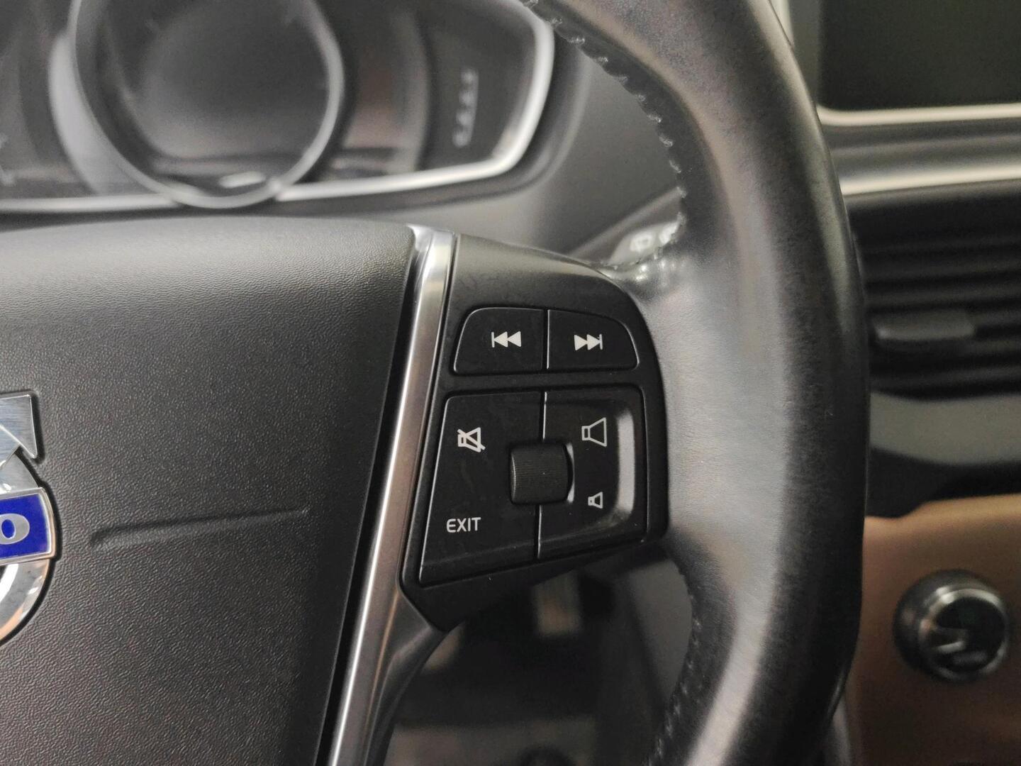 VOLVO V40 Cross Country 2013