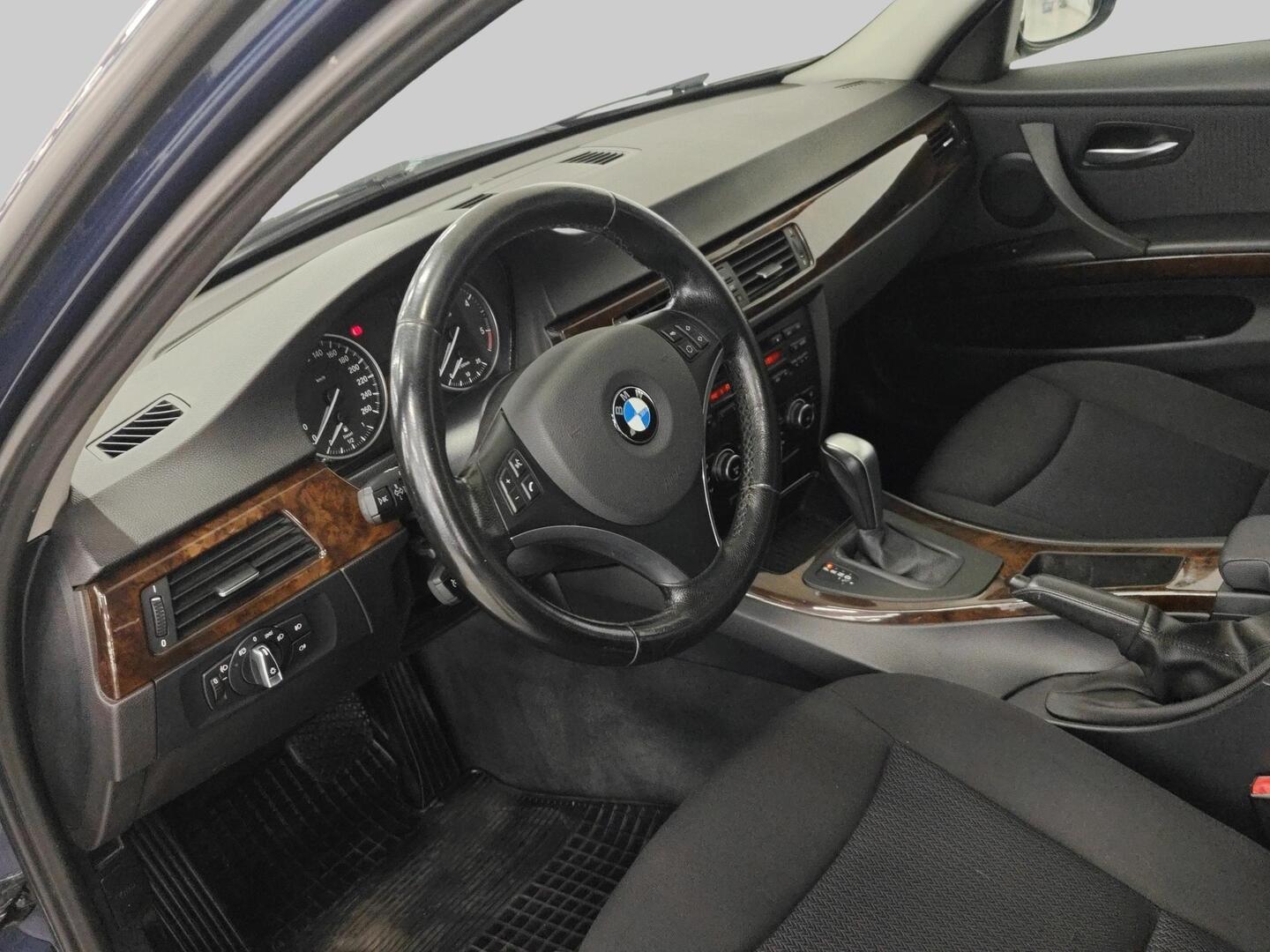 BMW 320 2010