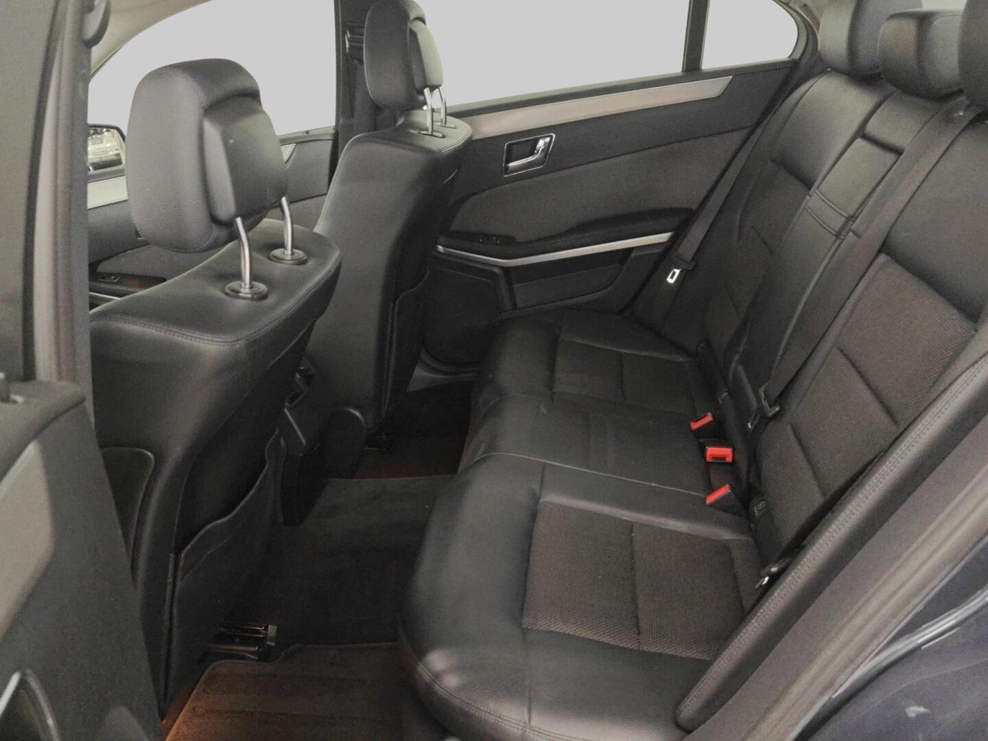MERCEDES-BENZ E 2009
