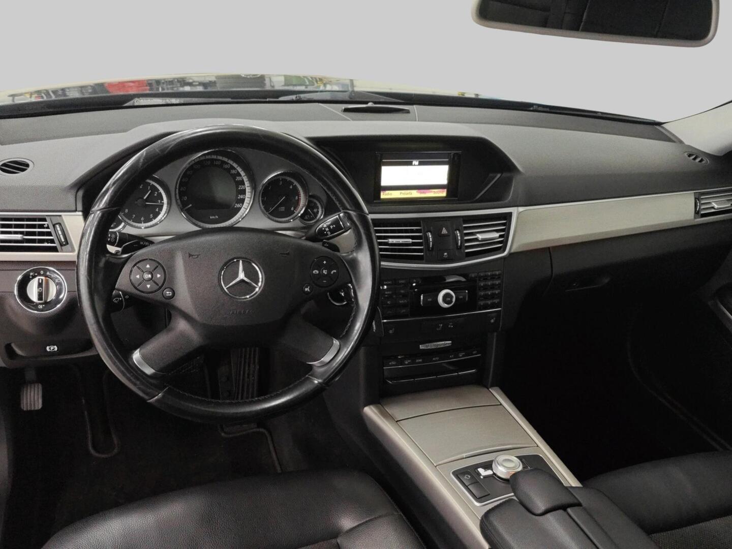 MERCEDES-BENZ E 2009