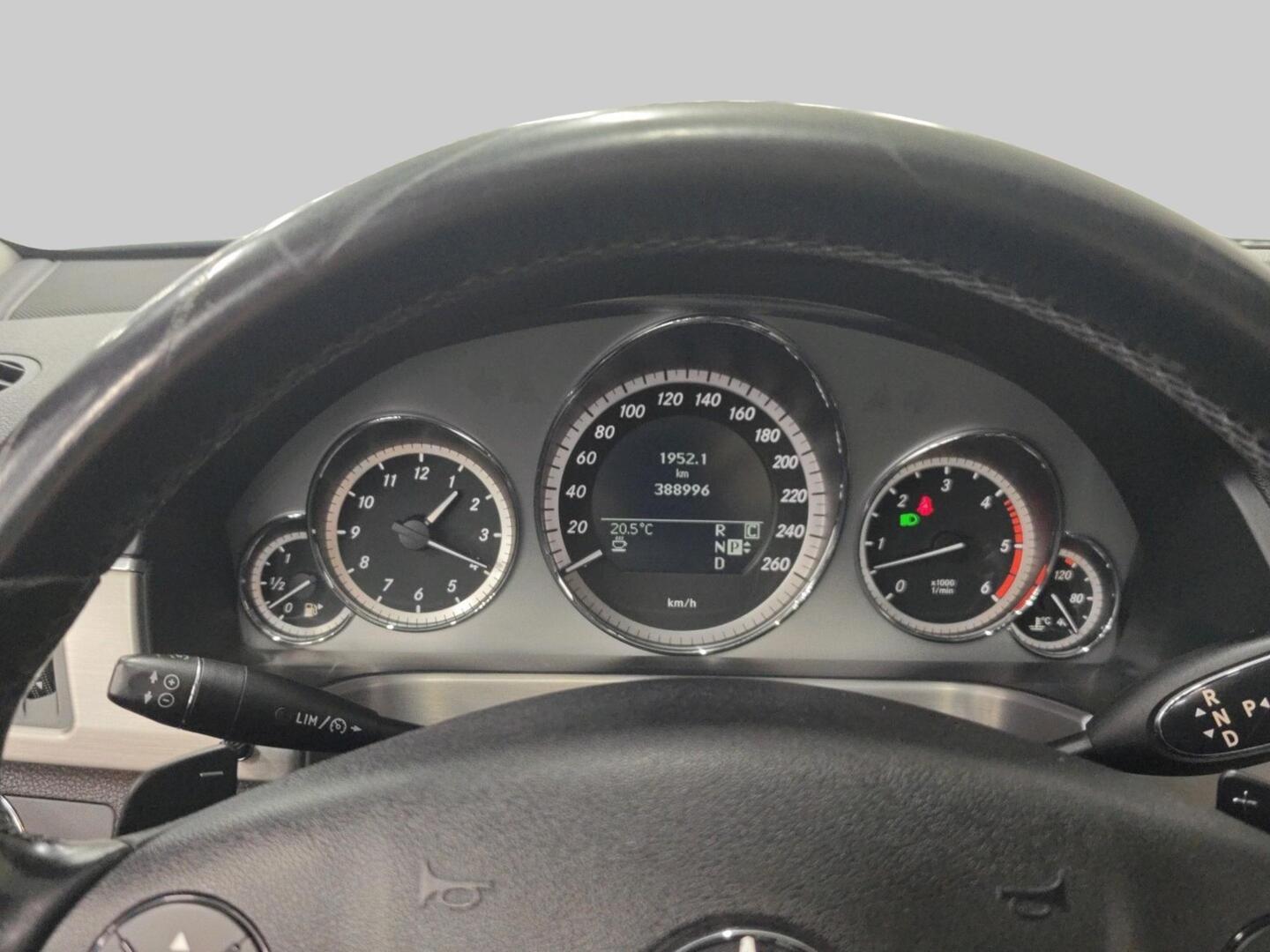 MERCEDES-BENZ E 2009