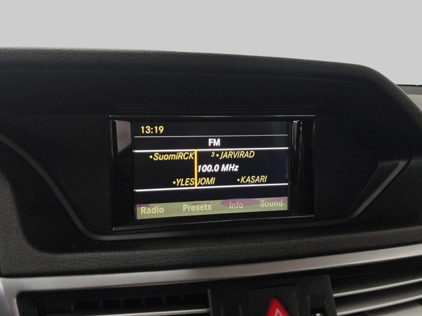 MERCEDES-BENZ E 2009