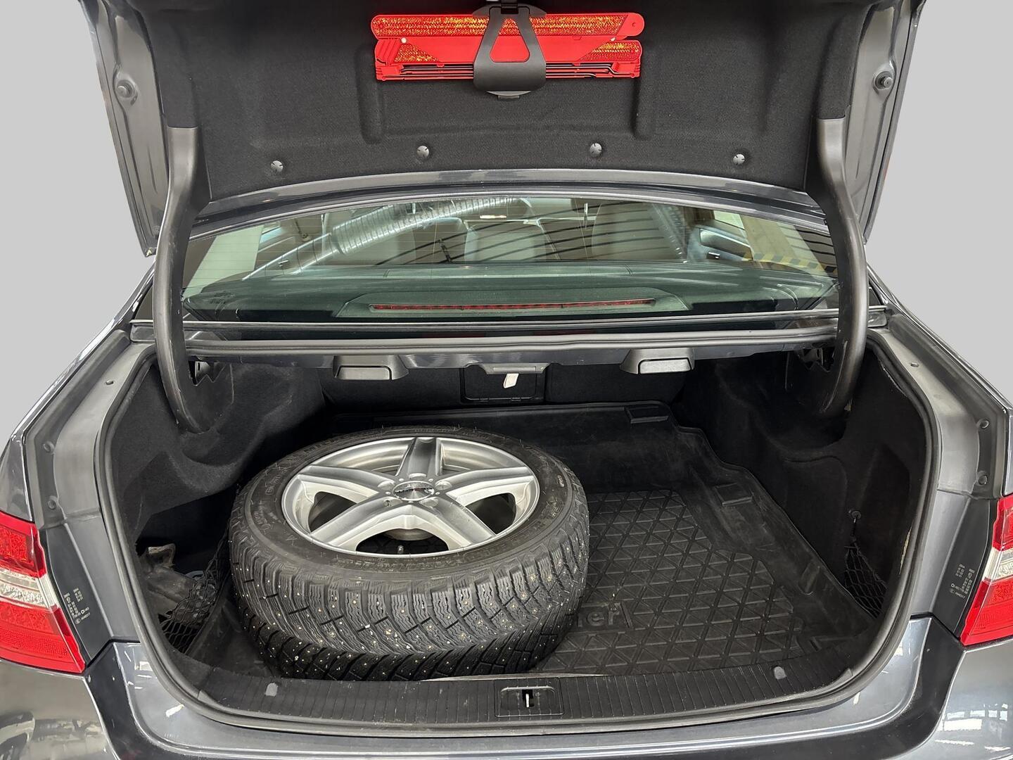 MERCEDES-BENZ E 2009