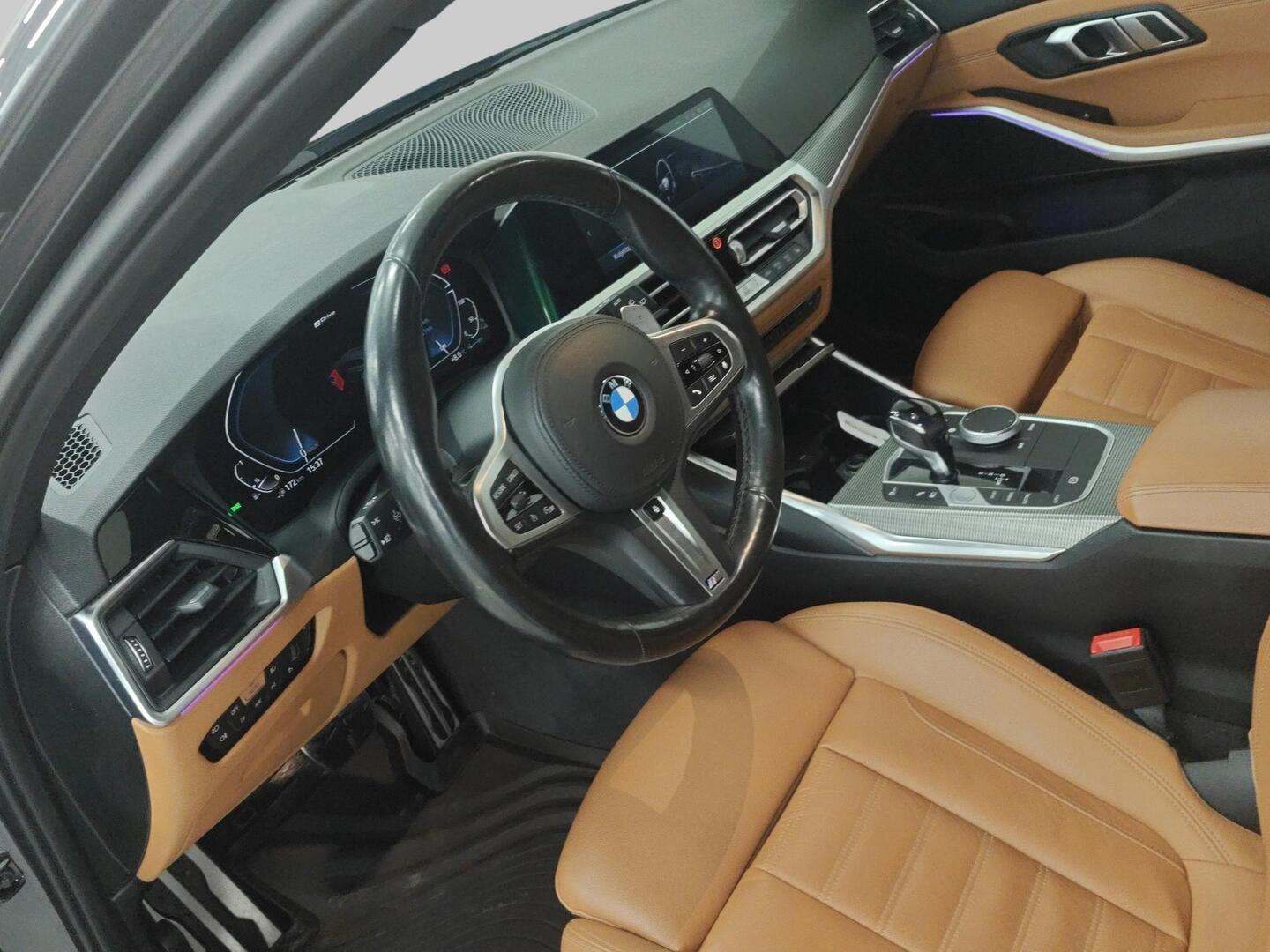 BMW 330 2021