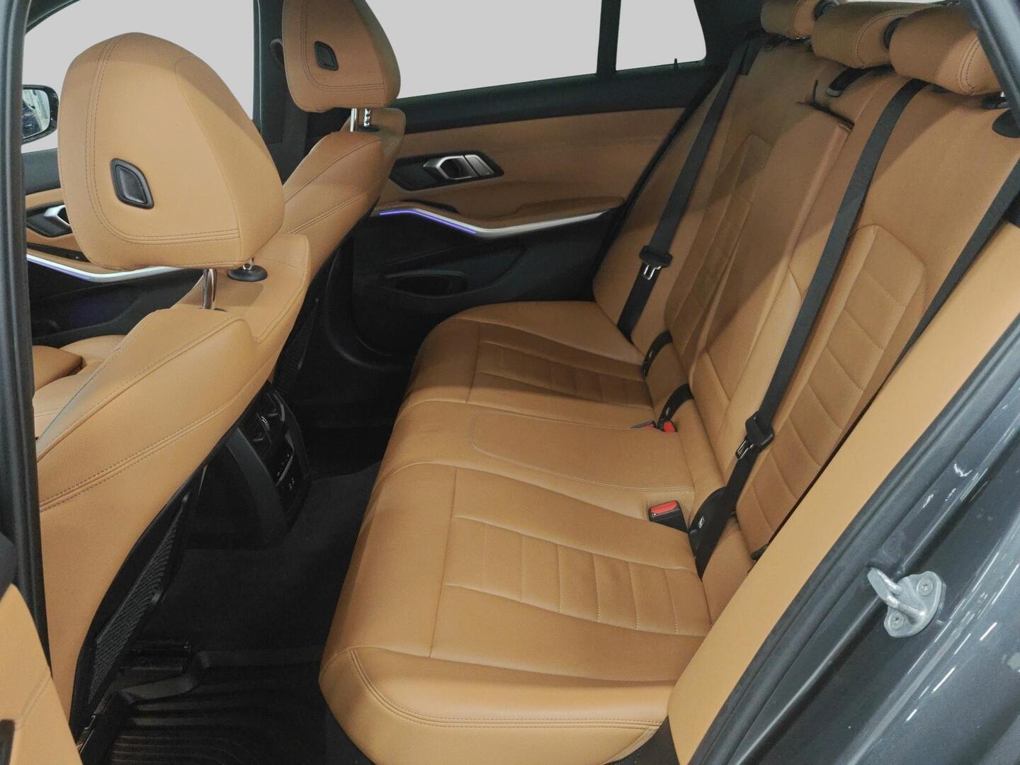 BMW 330 2021