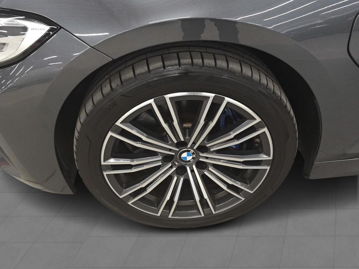 BMW 330 2021