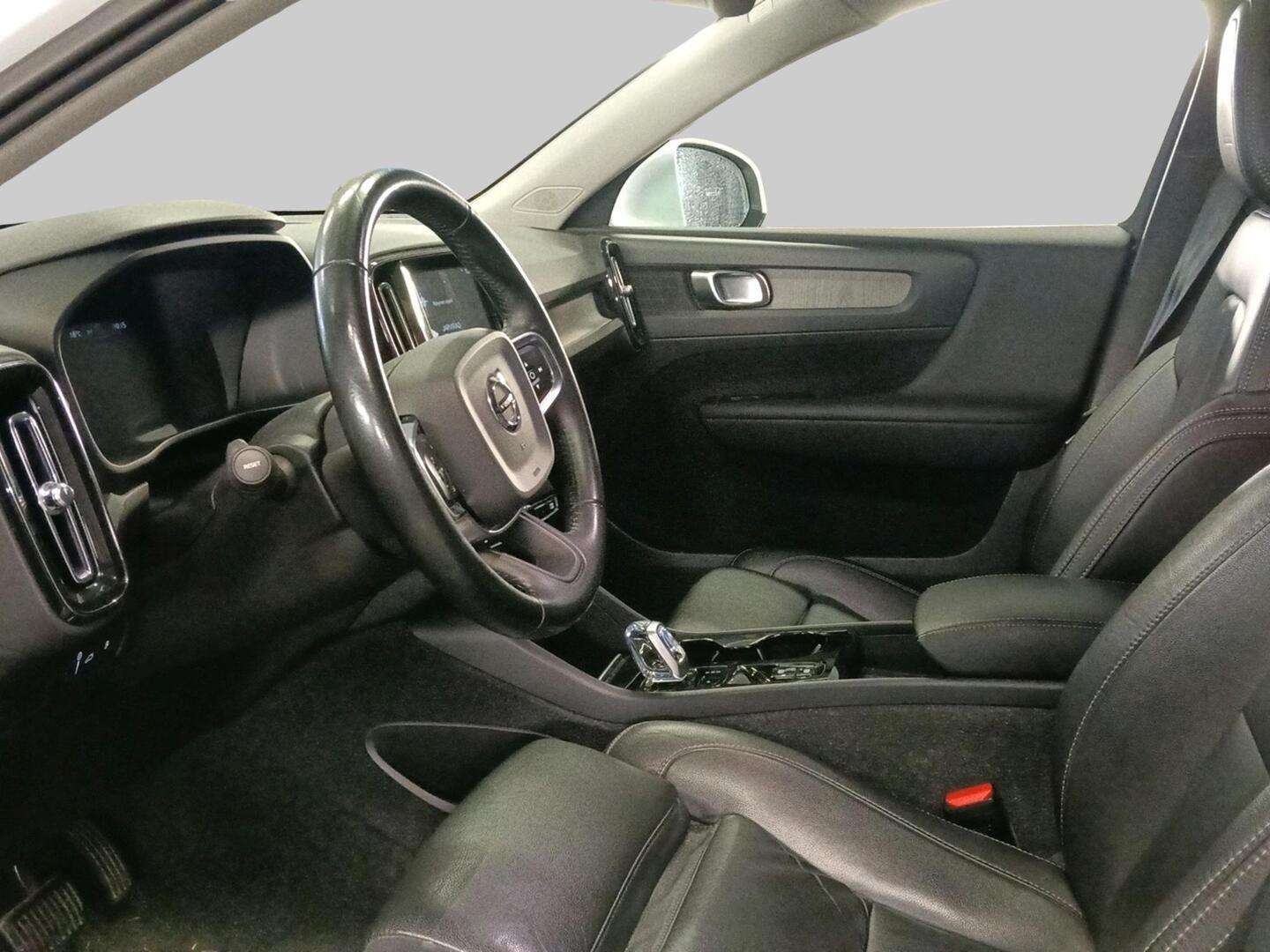 VOLVO XC40 2020