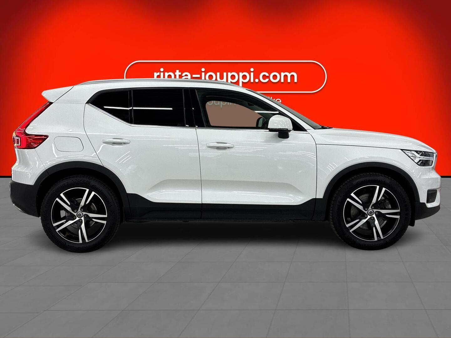 VOLVO XC40 2020