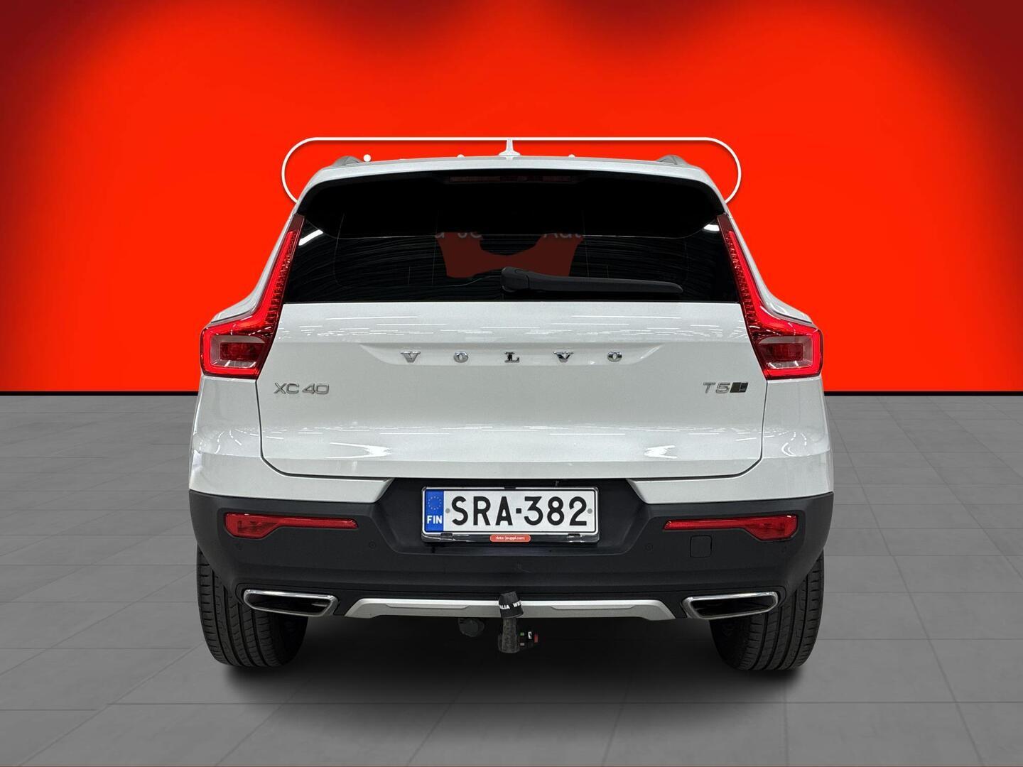 VOLVO XC40 2020