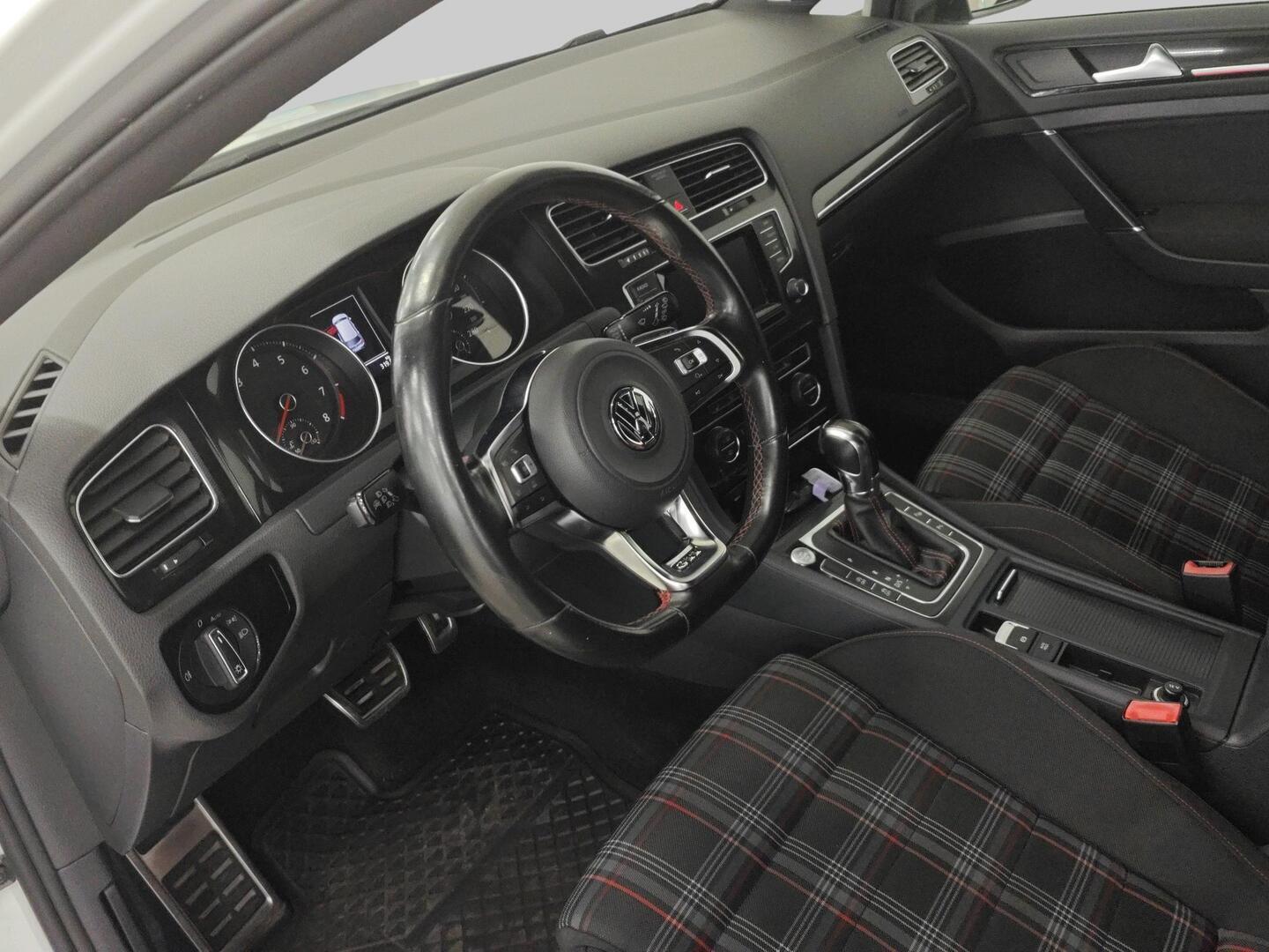 VOLKSWAGEN Golf 2014