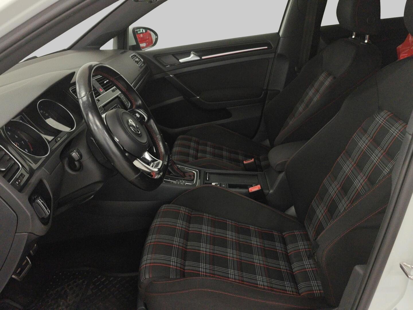 VOLKSWAGEN Golf 2014