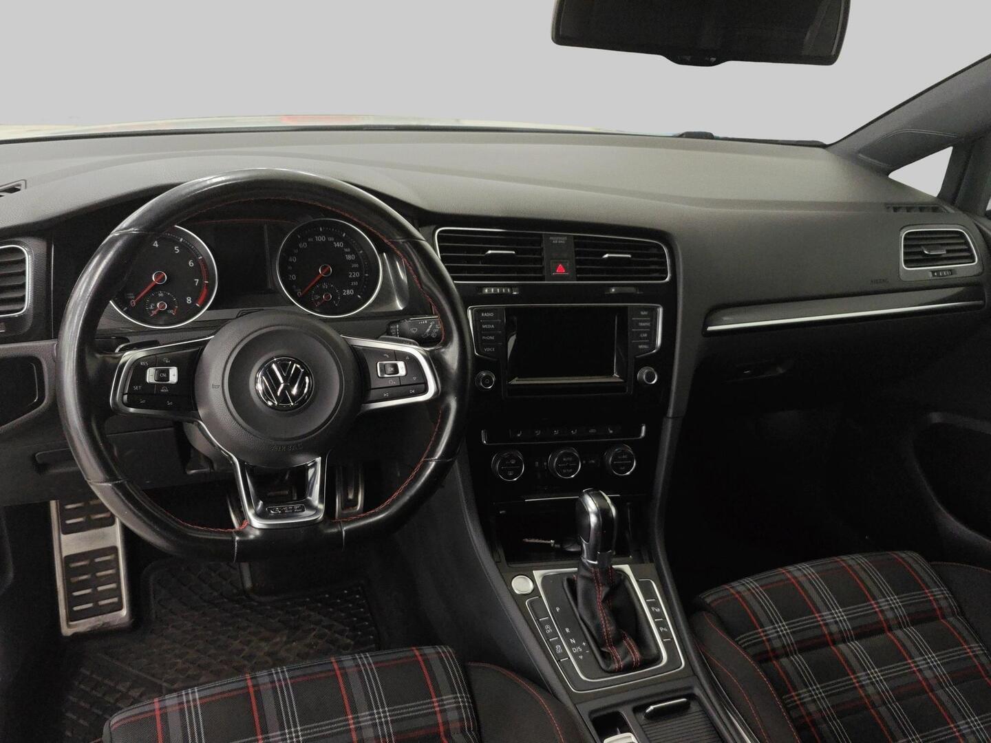 VOLKSWAGEN Golf 2014