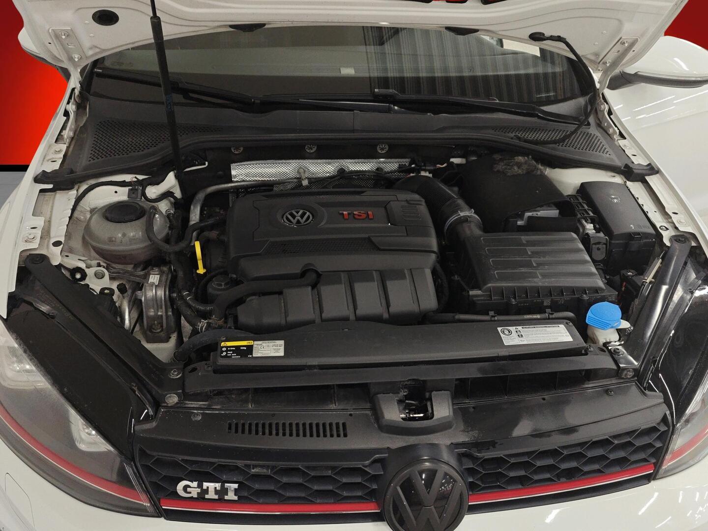 VOLKSWAGEN Golf 2014