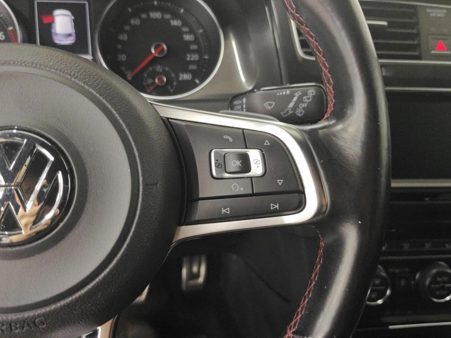 VOLKSWAGEN Golf 2014