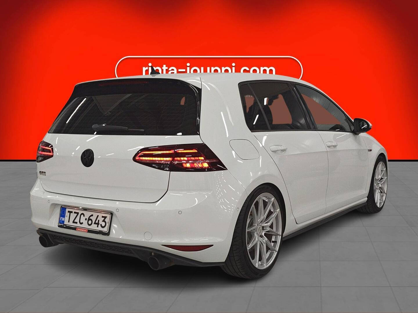VOLKSWAGEN Golf 2014