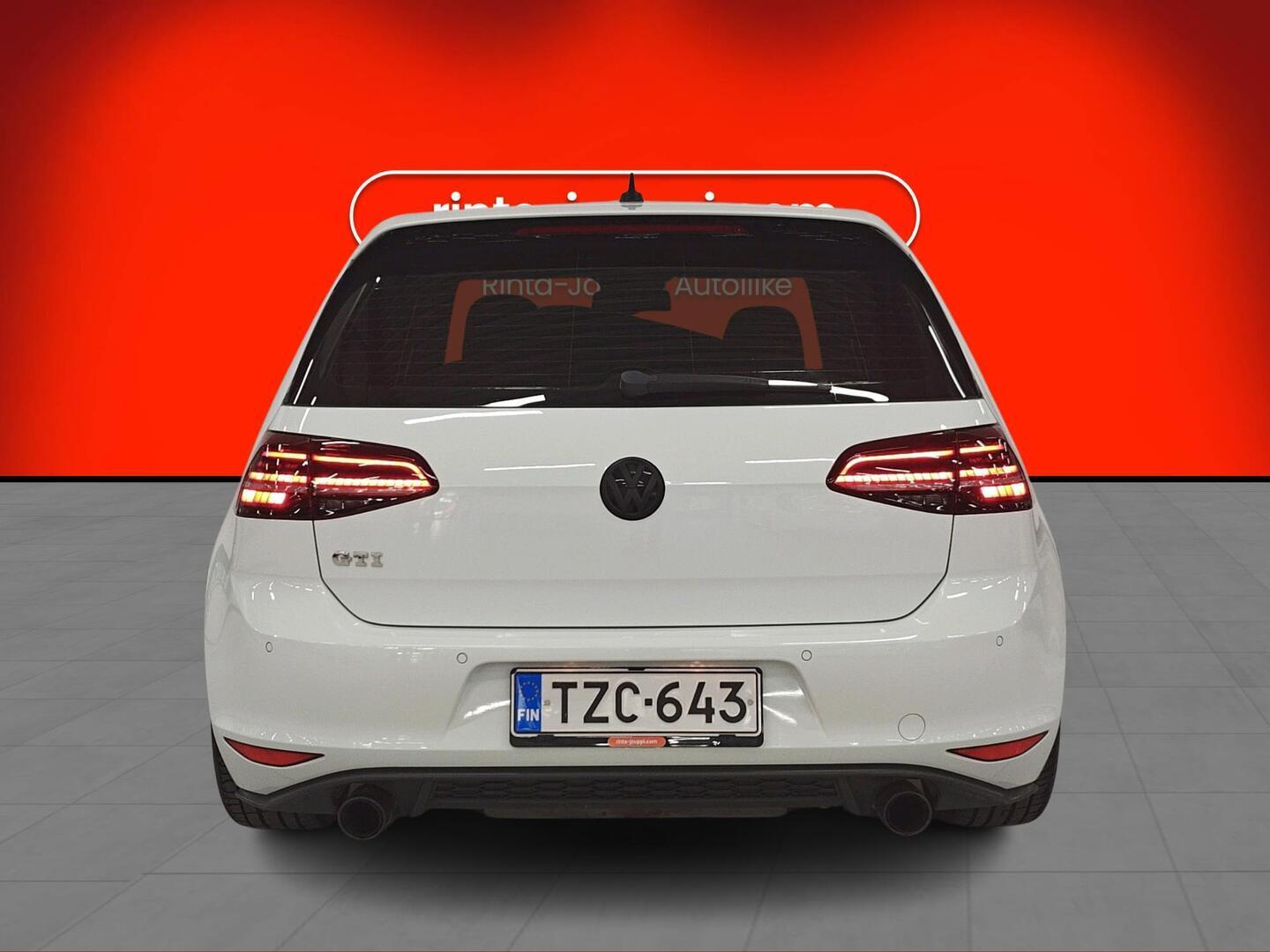 VOLKSWAGEN Golf 2014
