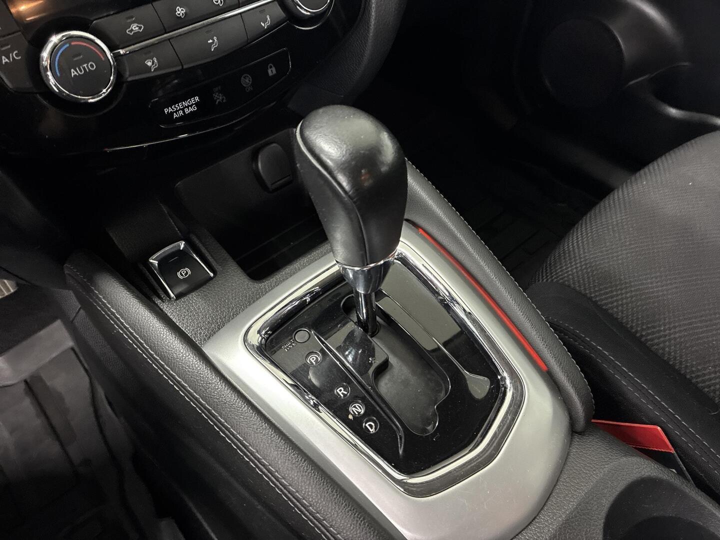 NISSAN Qashqai 2015