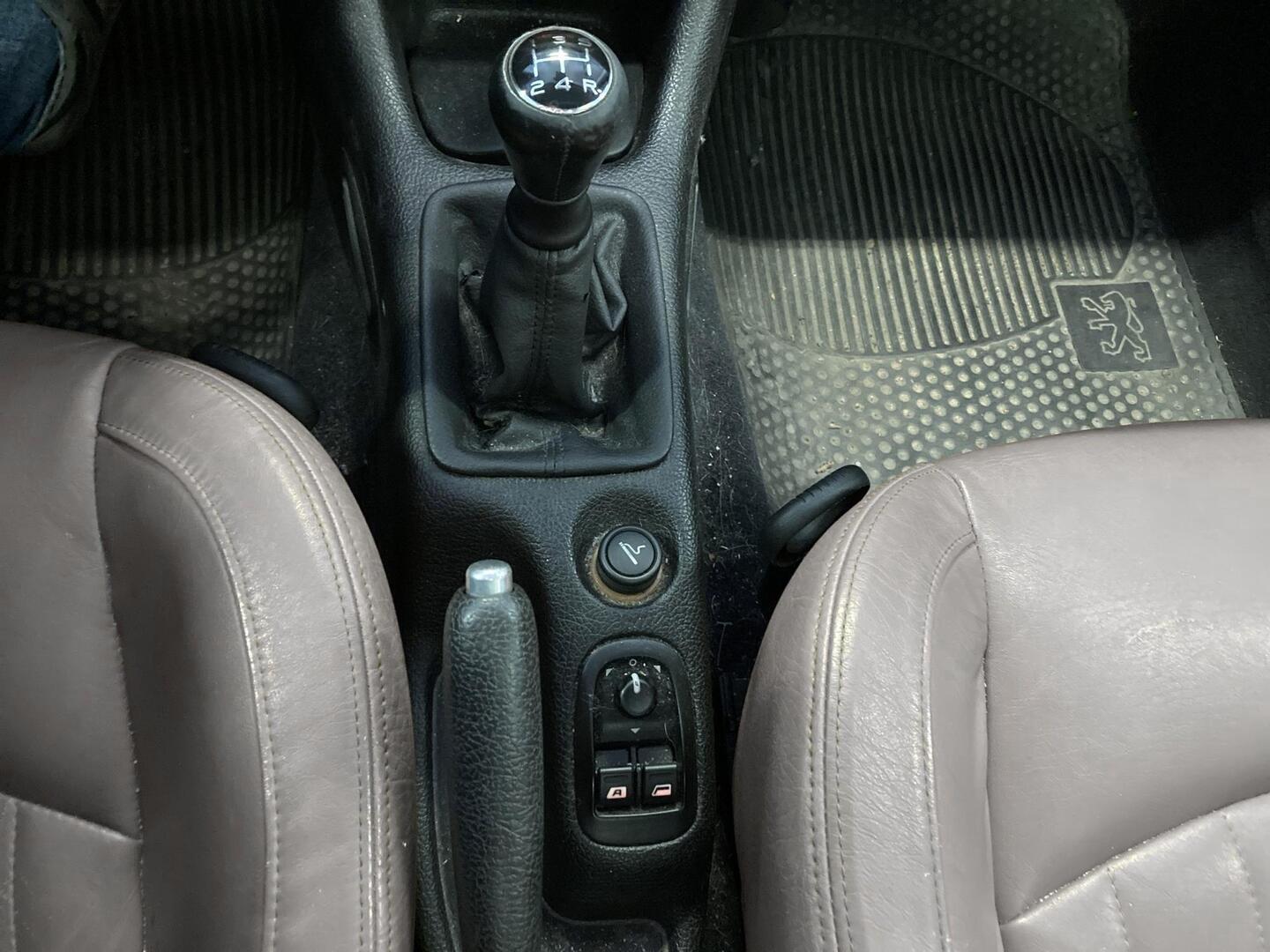 PEUGEOT 206 2004