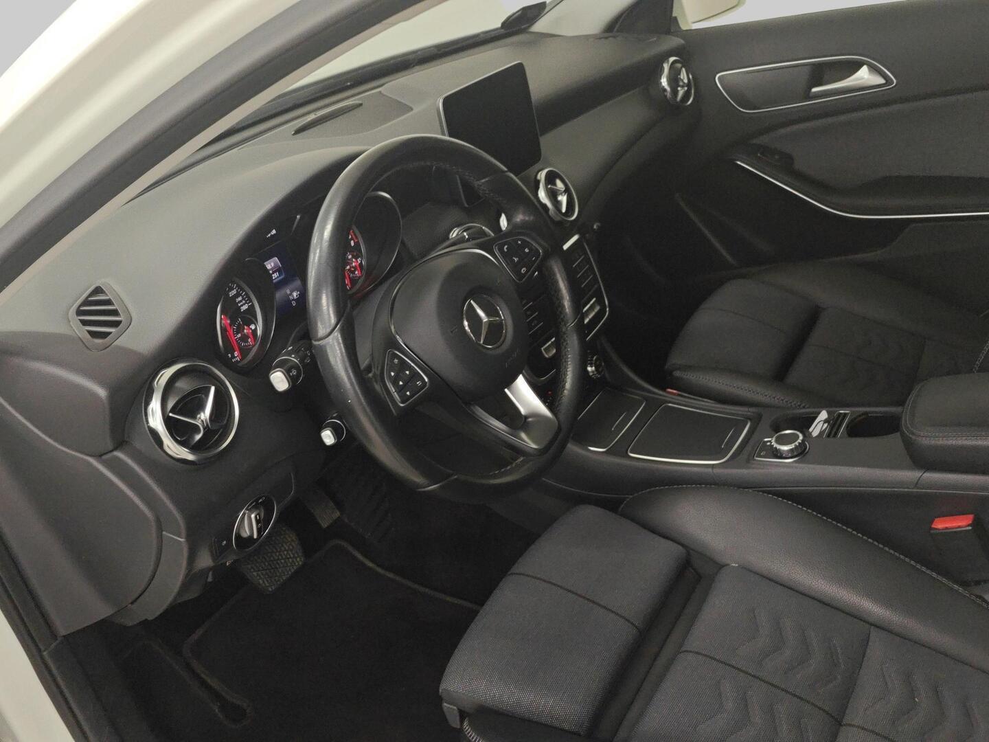 MERCEDES-BENZ GLA 2017