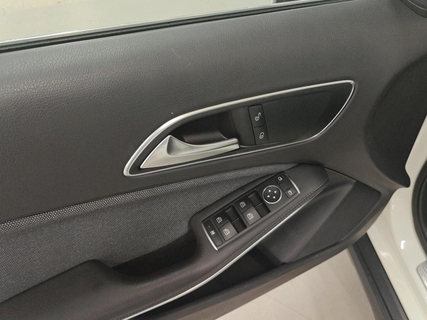 MERCEDES-BENZ GLA 2017