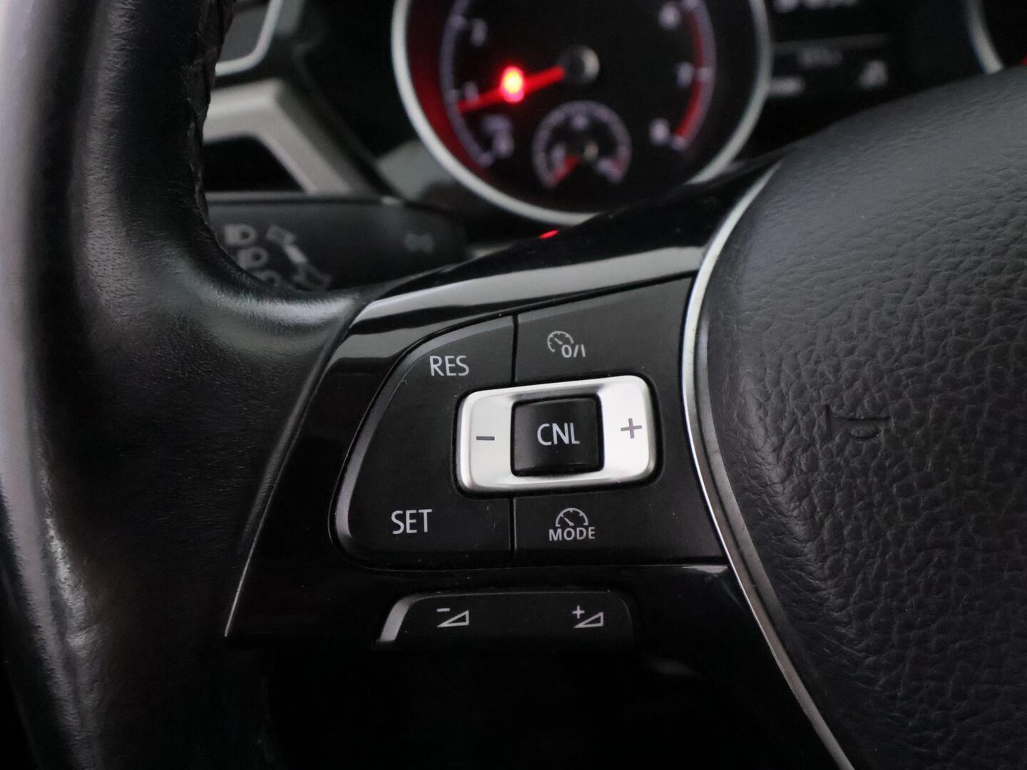 VOLKSWAGEN TOURAN 2017