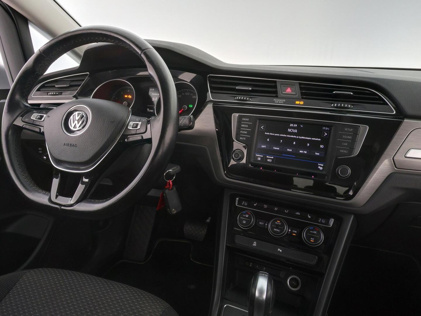 VOLKSWAGEN TOURAN 2017
