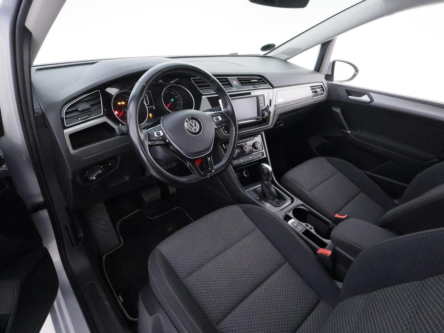 VOLKSWAGEN TOURAN 2017