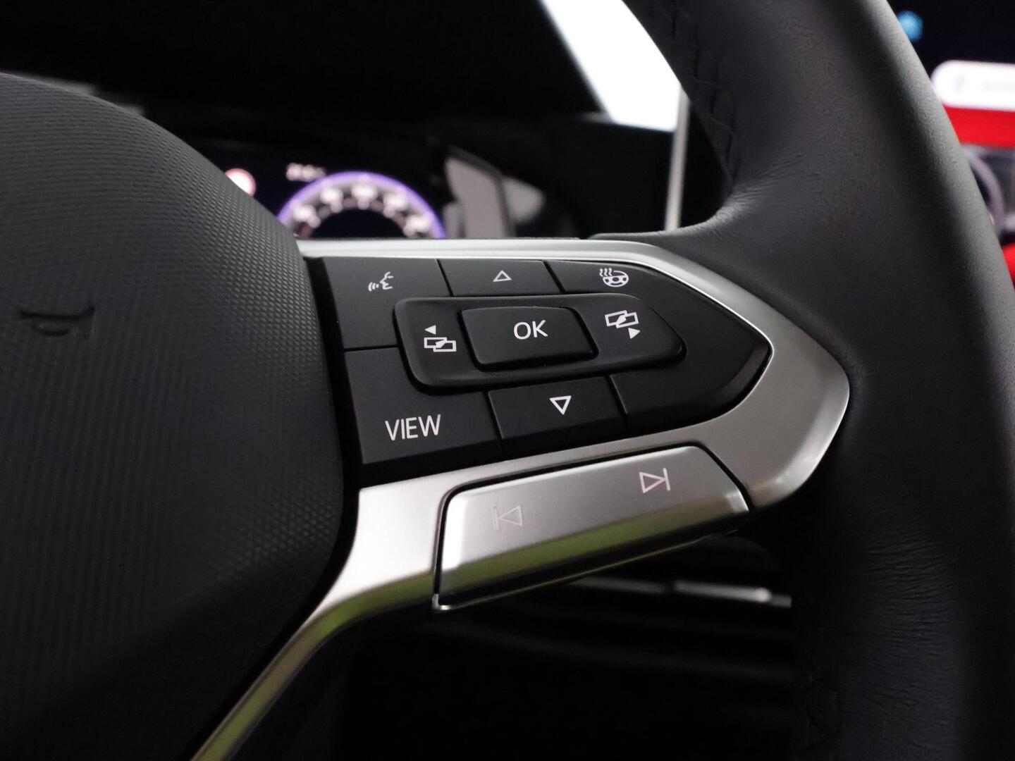 VOLKSWAGEN GOLF 2025